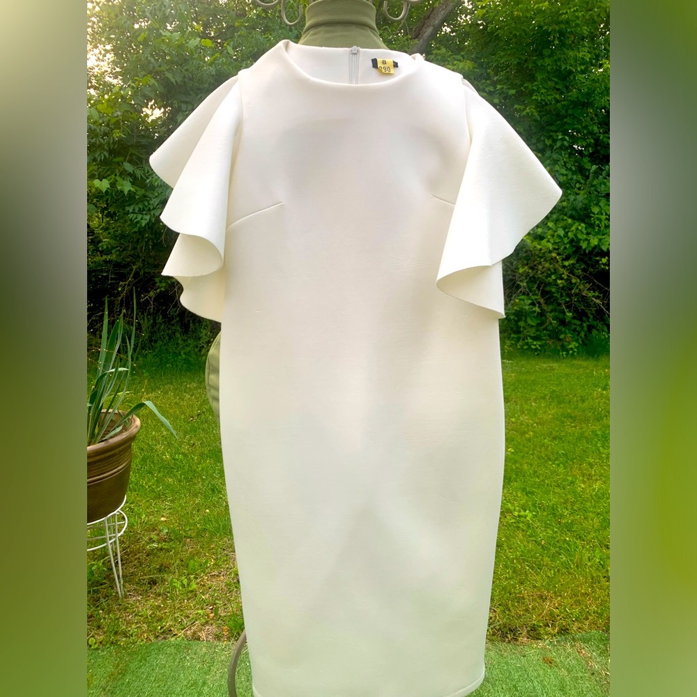 White, short sleeved Mindi dress! Elastane -stretch material.